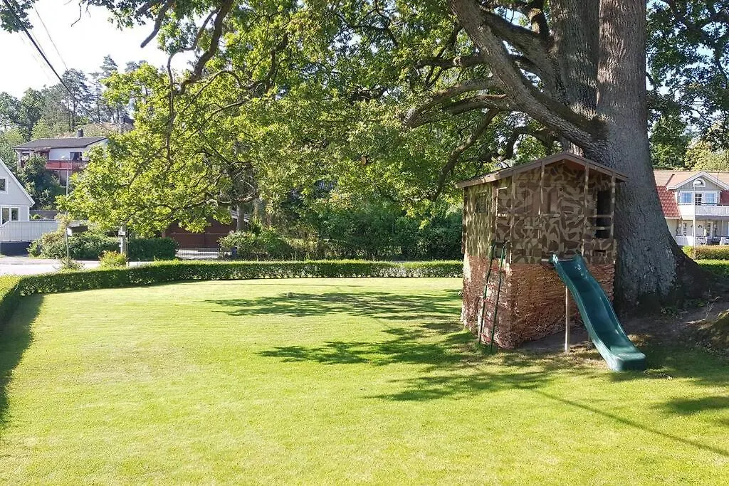 Cozy Apartment With Garden ستوكهولم
