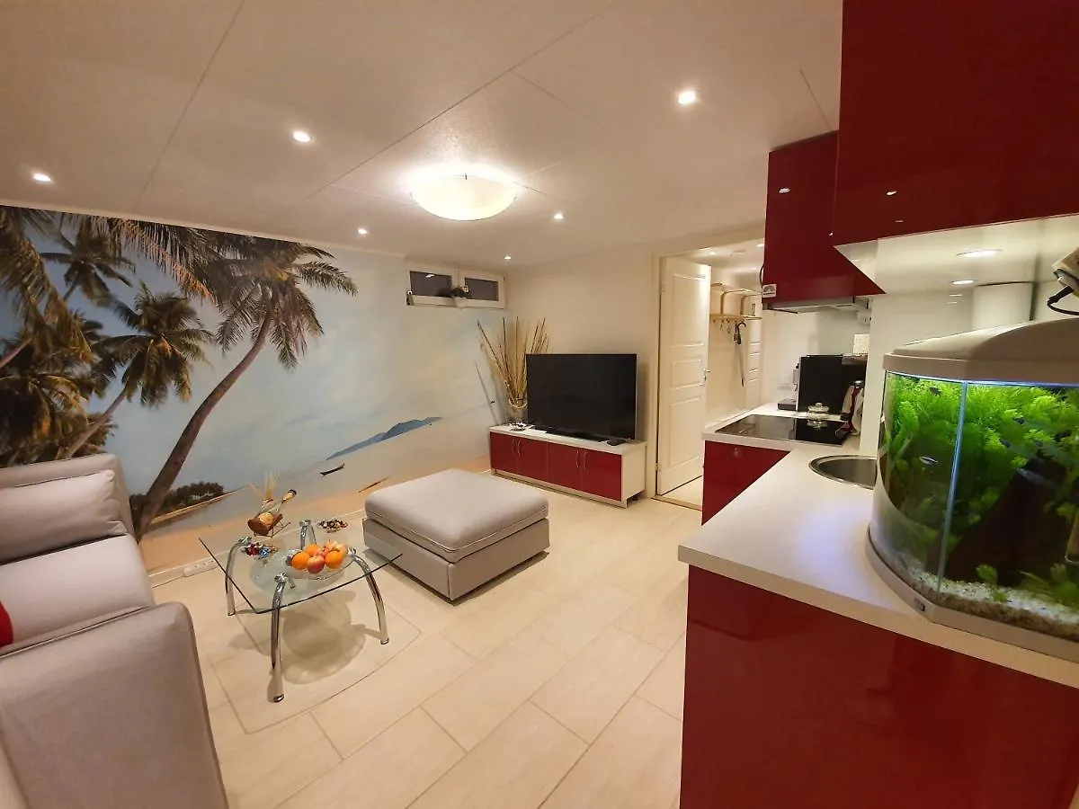Cozy Apartment With Garden ستوكهولم