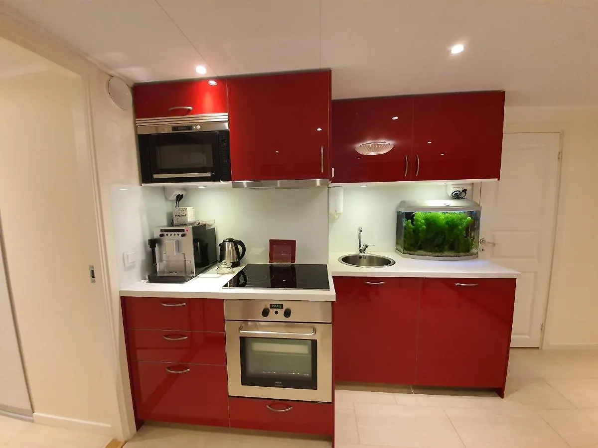 Cozy Apartment With Garden ستوكهولم السويد